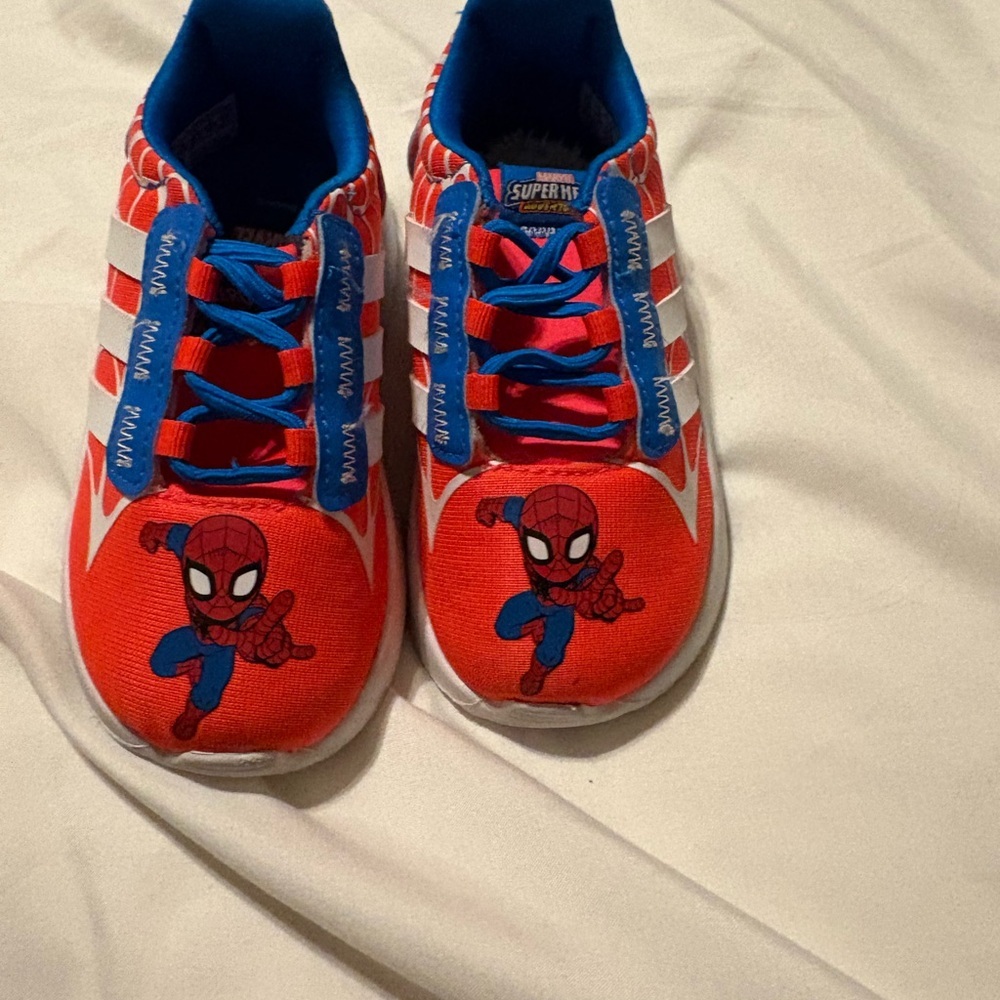 Kids Spider-Man Adidas sneakers - Picture 2 of 5